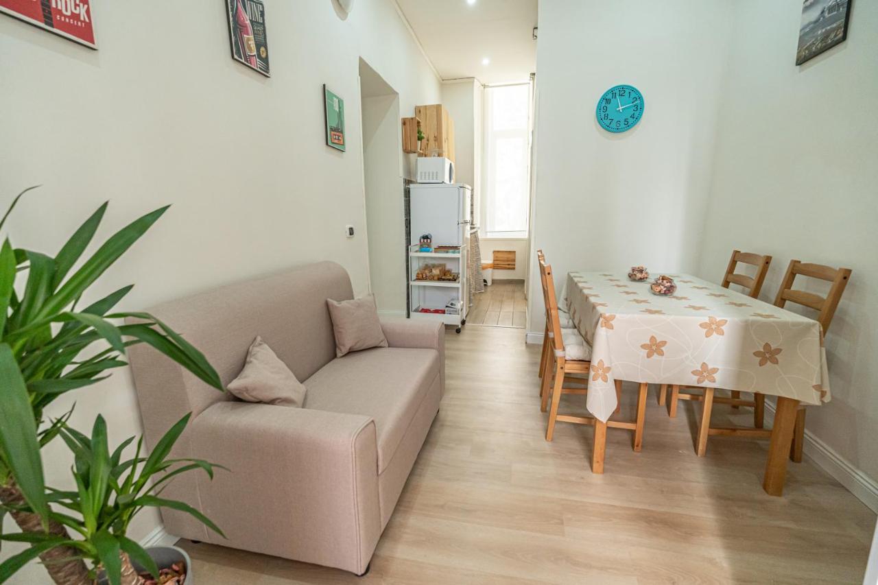 Casa Vacanze Decumano 18 เนเปิลส์ ภายนอก รูปภาพ