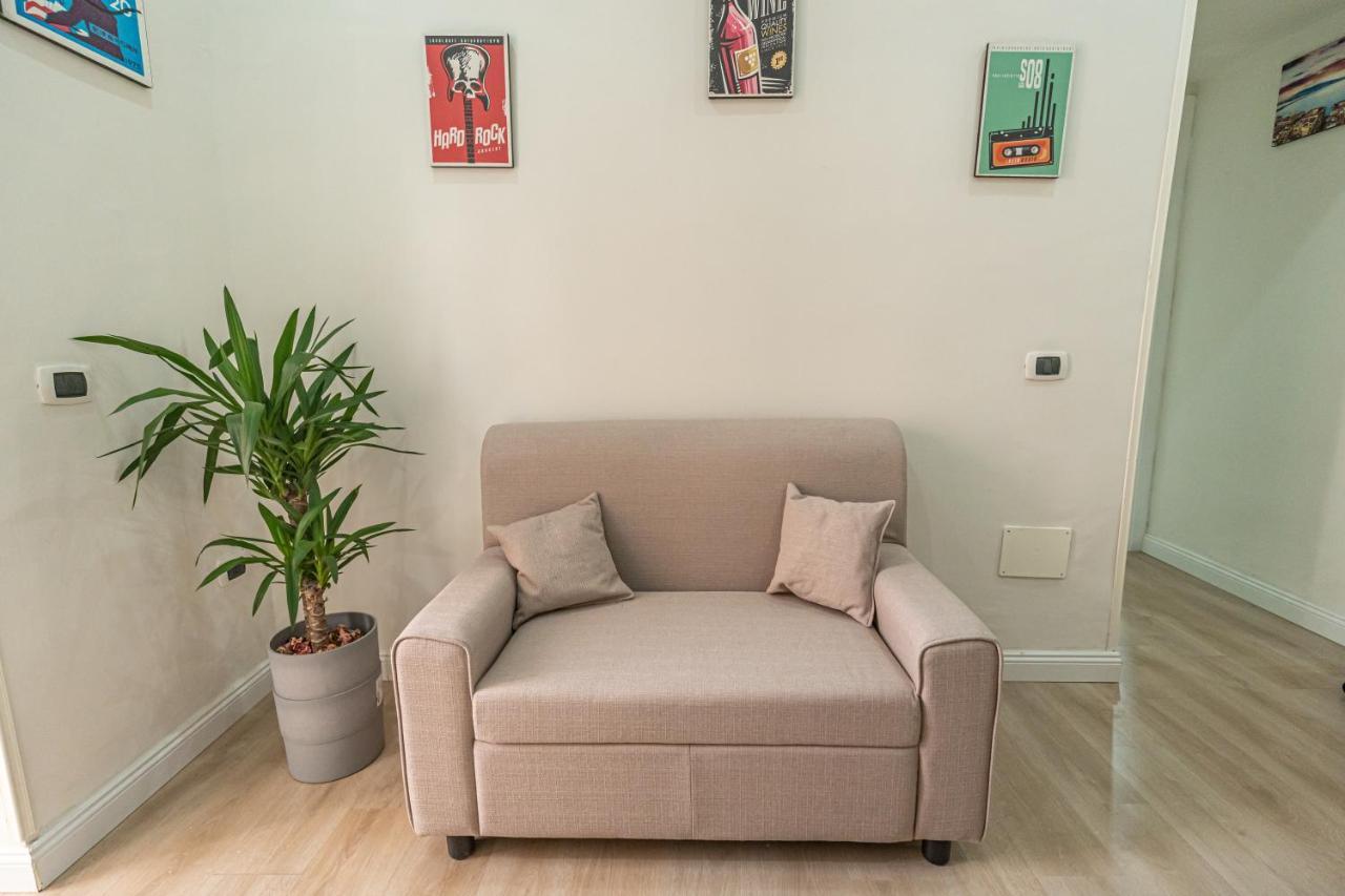 Casa Vacanze Decumano 18 เนเปิลส์ ภายนอก รูปภาพ