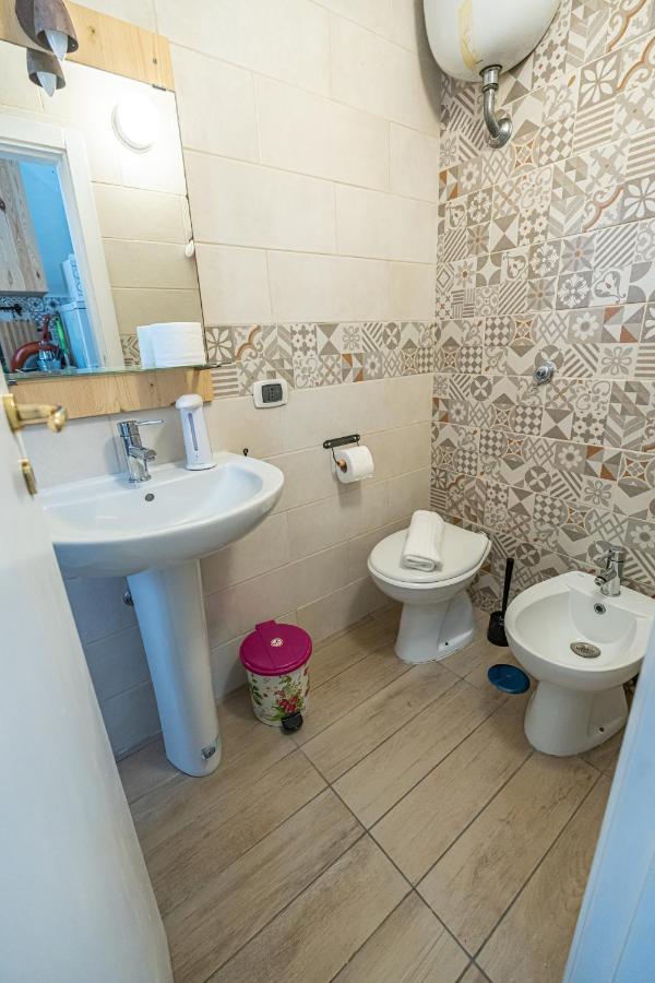 Casa Vacanze Decumano 18 เนเปิลส์ ภายนอก รูปภาพ